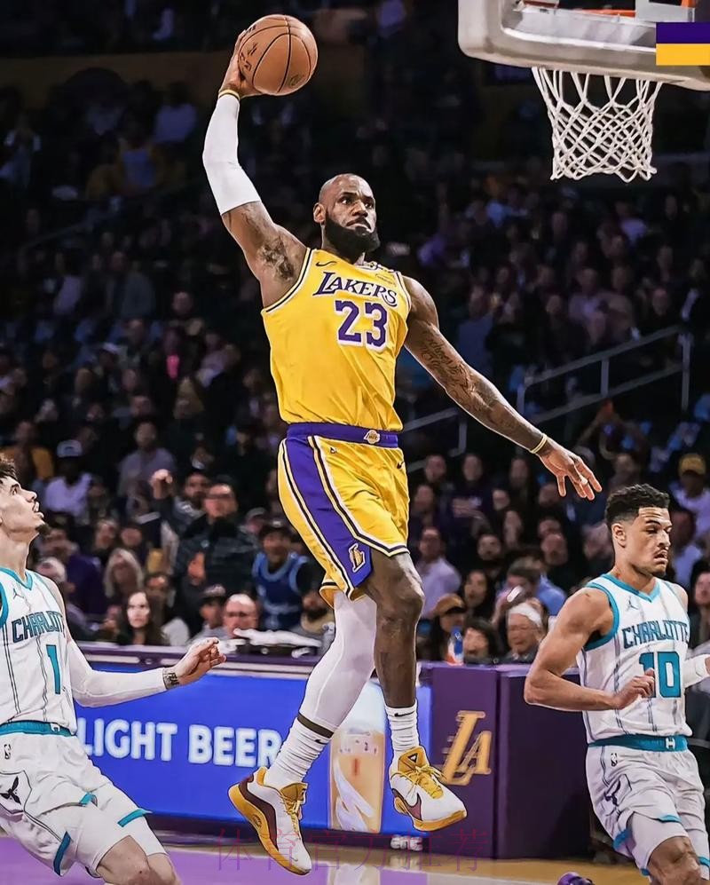 文森特断球 詹姆斯反击一条龙扣篮 文森特断球 詹姆斯反击一条龙扣篮